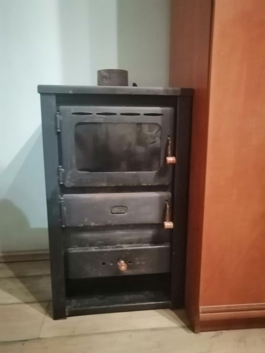 Печка на дърва  за пребоядисване.