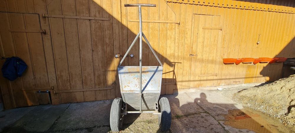 Carucior din metal roti auto