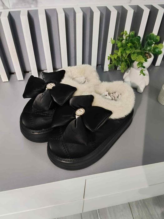 Papuci de casa imblaniti