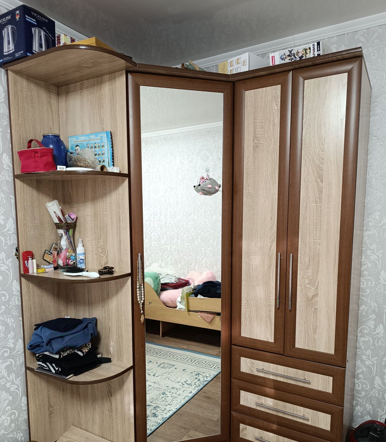 Продам угловой шкаф