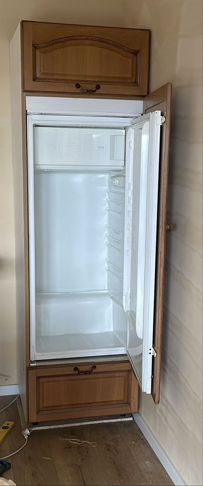 Frigider AEG incorporat cu tot cu dulap