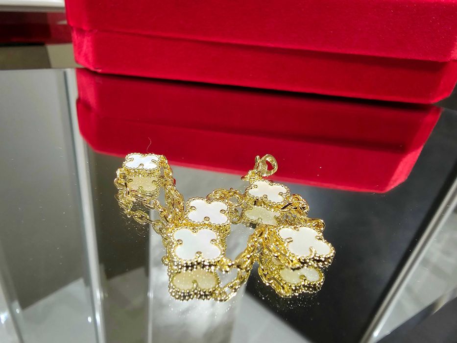 Van Cleef & Arpels VCA Gold Mother 5 Sweet Alhambra Дамска Гривна