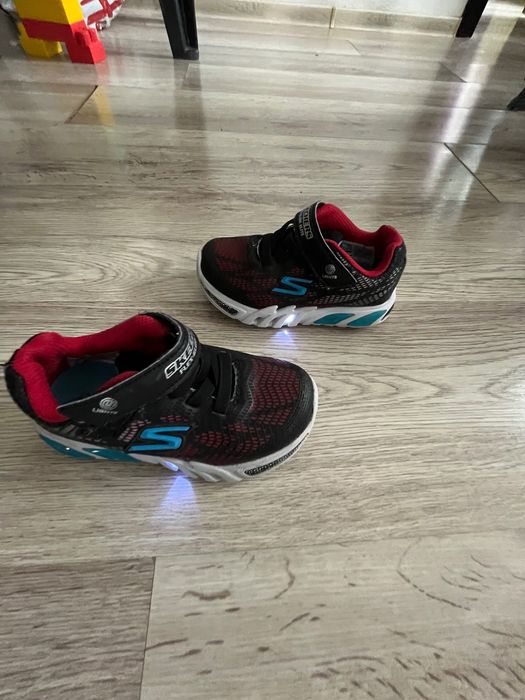 Adidasi Sckechers baieti 25