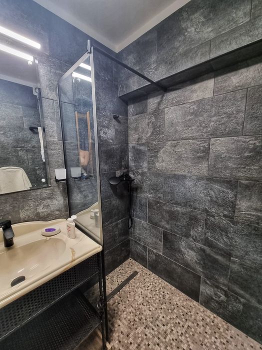 Închiriez garsoniera moderna si cocheta cu vedere la bulevard
