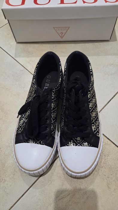 Дамски кецове guess