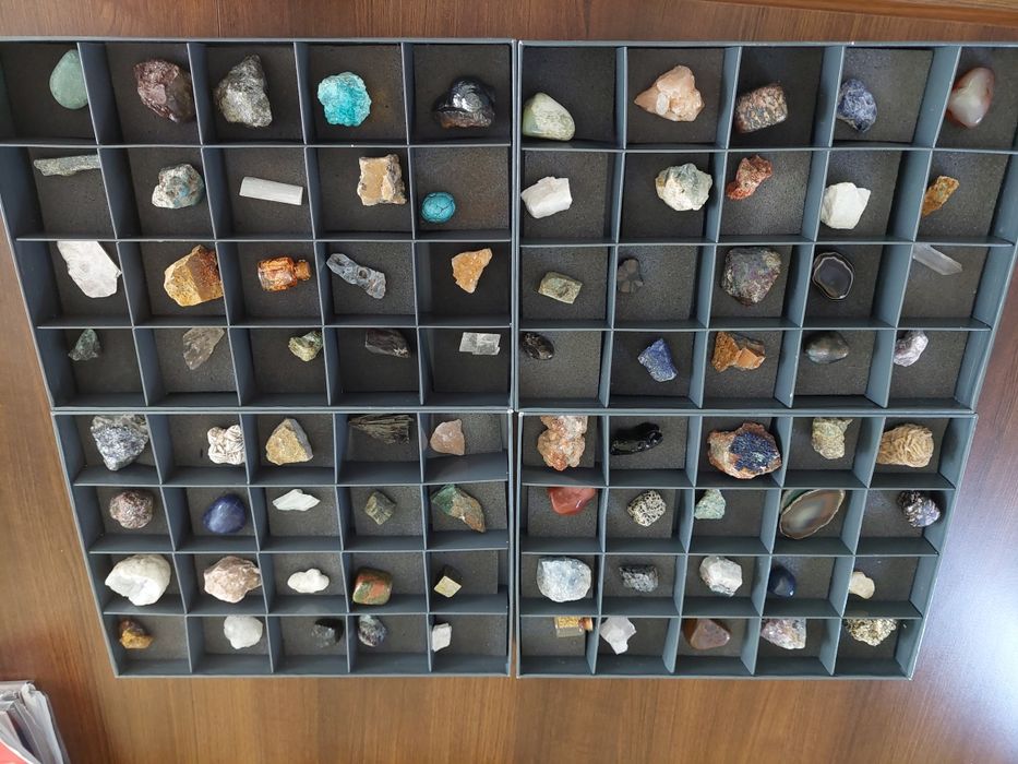 Colecție de  de pietre semiprețioase.