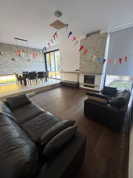 Casa moderna cu 4 dormitoare, dressing si 2 seminee, lacul Cernica