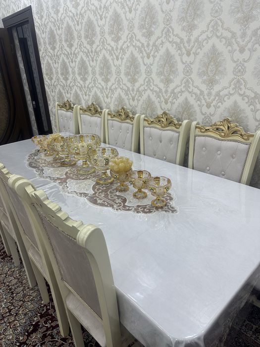 Стол и Стулья новые 10 штук