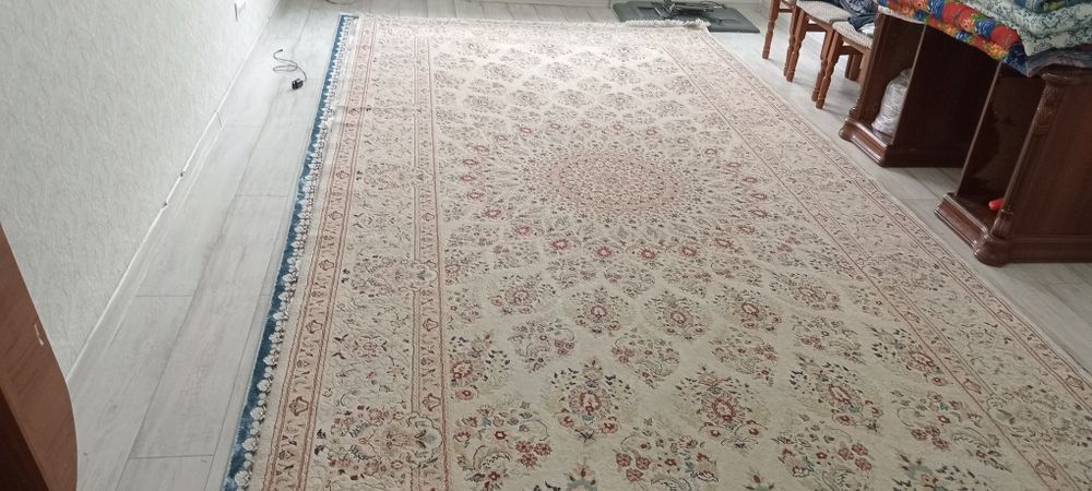 Продам ковёр 5 /2.5 м