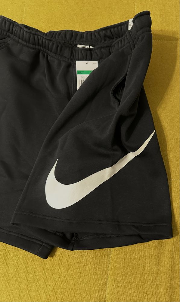 Pantaloni Scurti Barbati Nike Marimea XL Noi cu eticheta