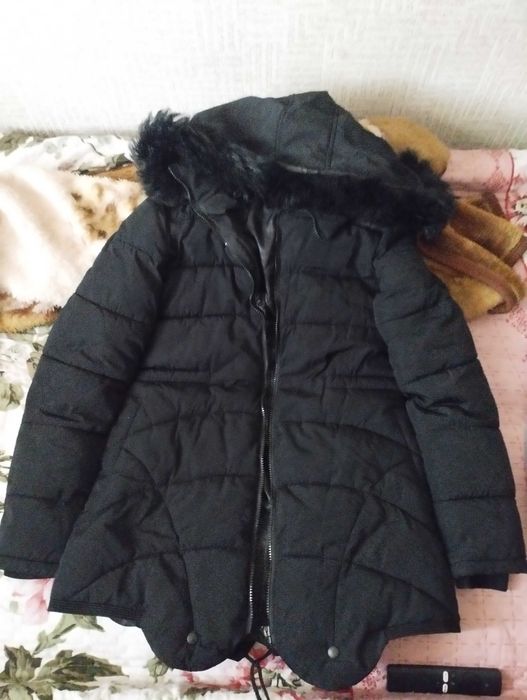 Продаются женские куртки.