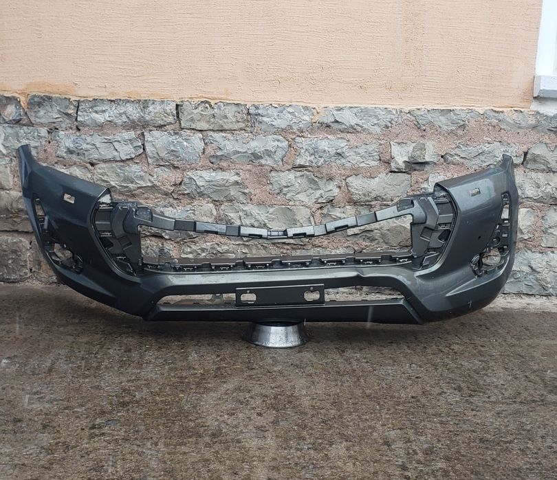 bronq/broni Toyota Hilux 2020-23g.