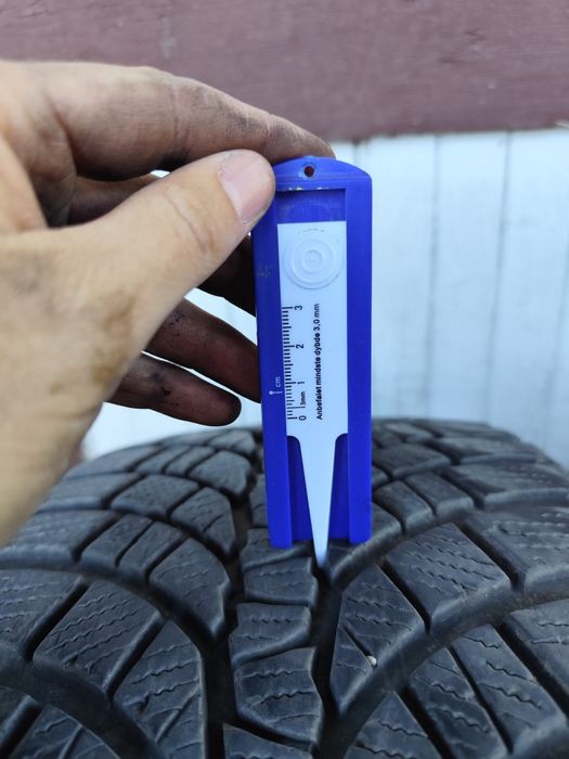 Зимни гуми 235 35 19 2бр.