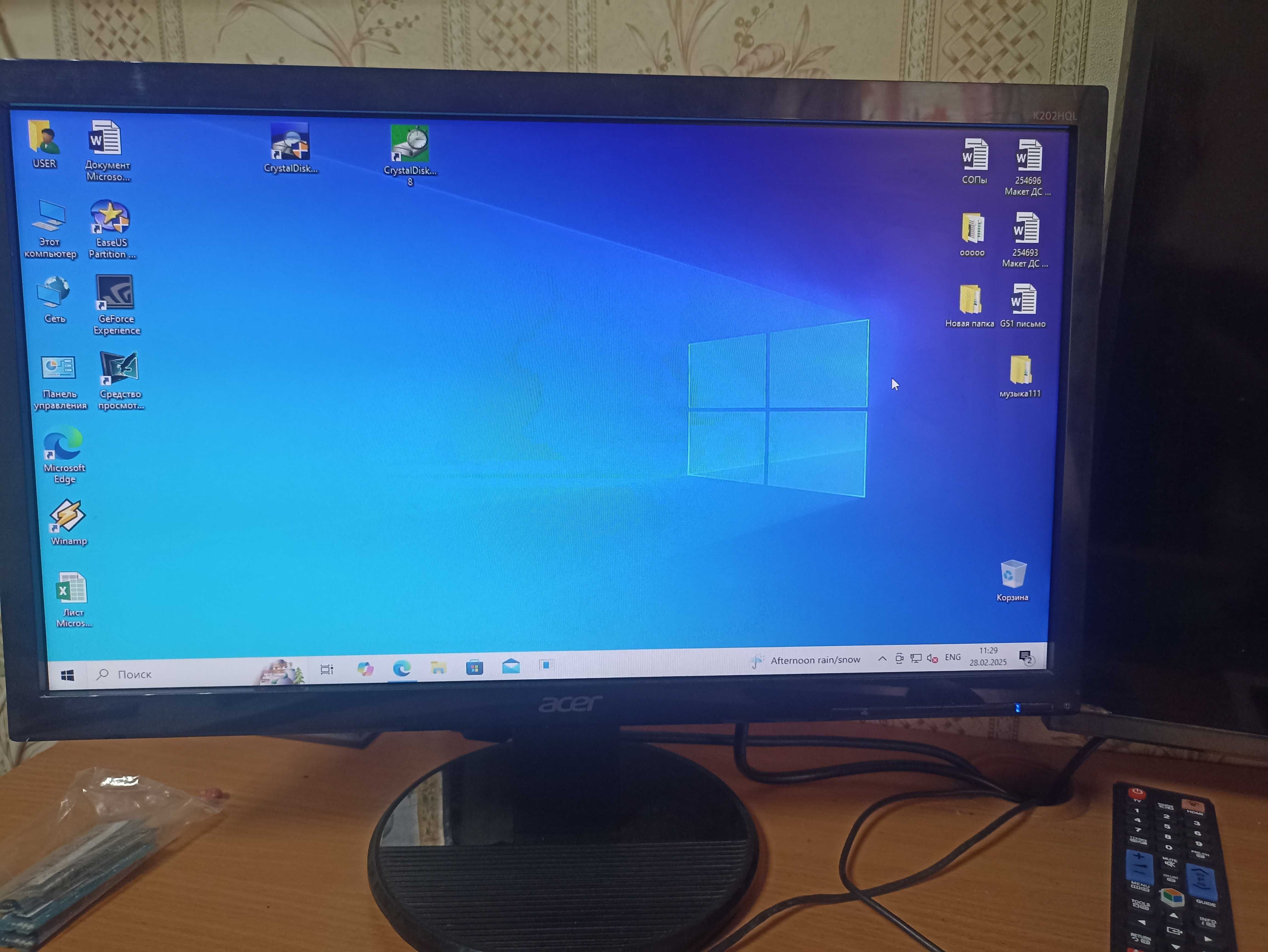 монитор  ACER диагональ работает хорошо