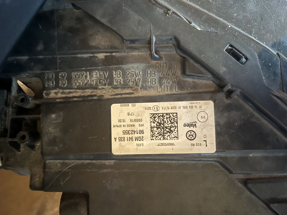 Far st cu xenon complect echipat de europa vw t,cross 2GM 941 035 A