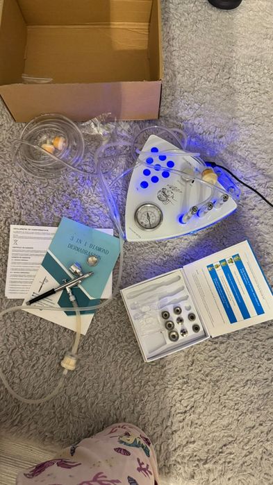Aparat „3 în 1” microdermabraziune diamant + vacuum + spray