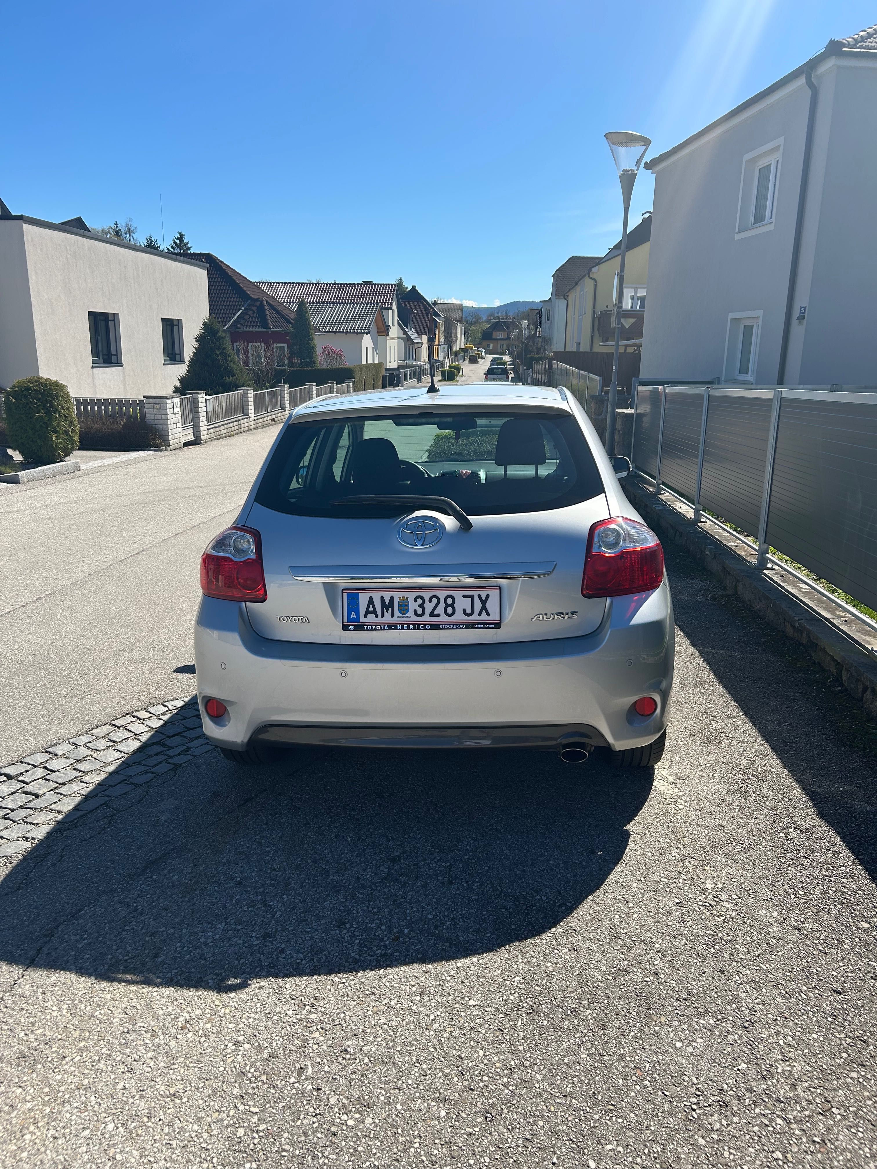 Vând Toyota Auris 2011 177 cp , mașina este în Austria