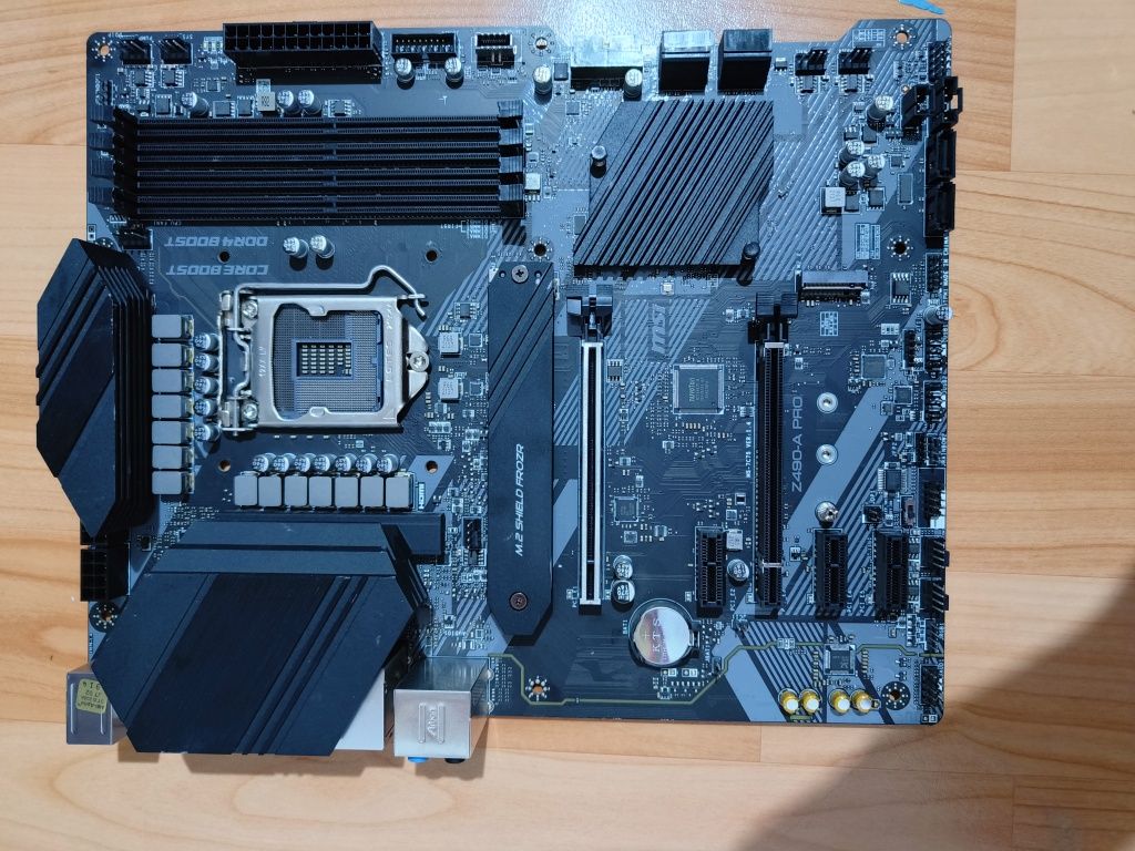 Продам материнскую плату MSI Z490 A-PRO