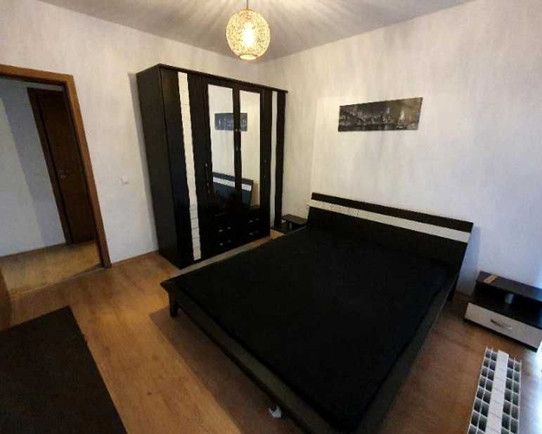 Тристаен апартамент в района на Гагарин в затворен комплекс