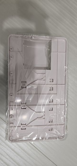 Два броя Ел. Диспенсър с USB зареждане и стойка за Ел четки за баня.