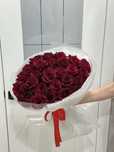 Свежий букет из 25 роз от Royal Flowers