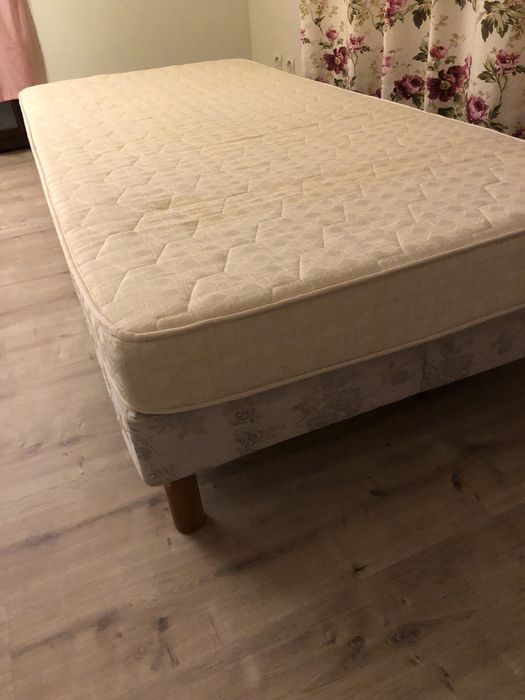 Pat cu saltea pentru o persoana