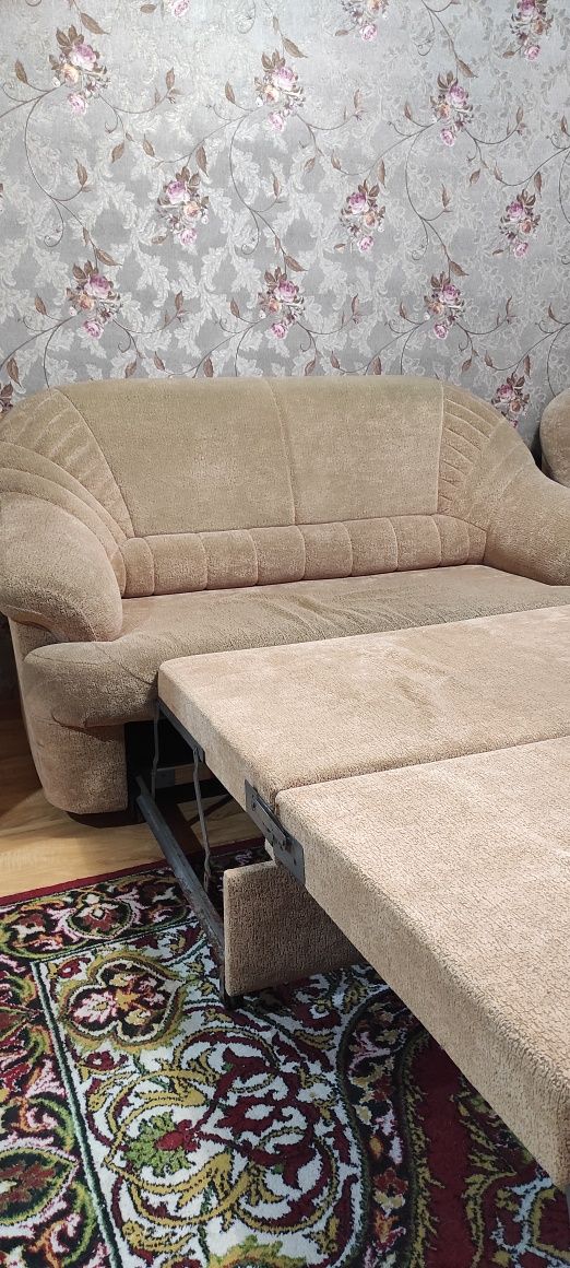 Продам диван раздвижной и кресло