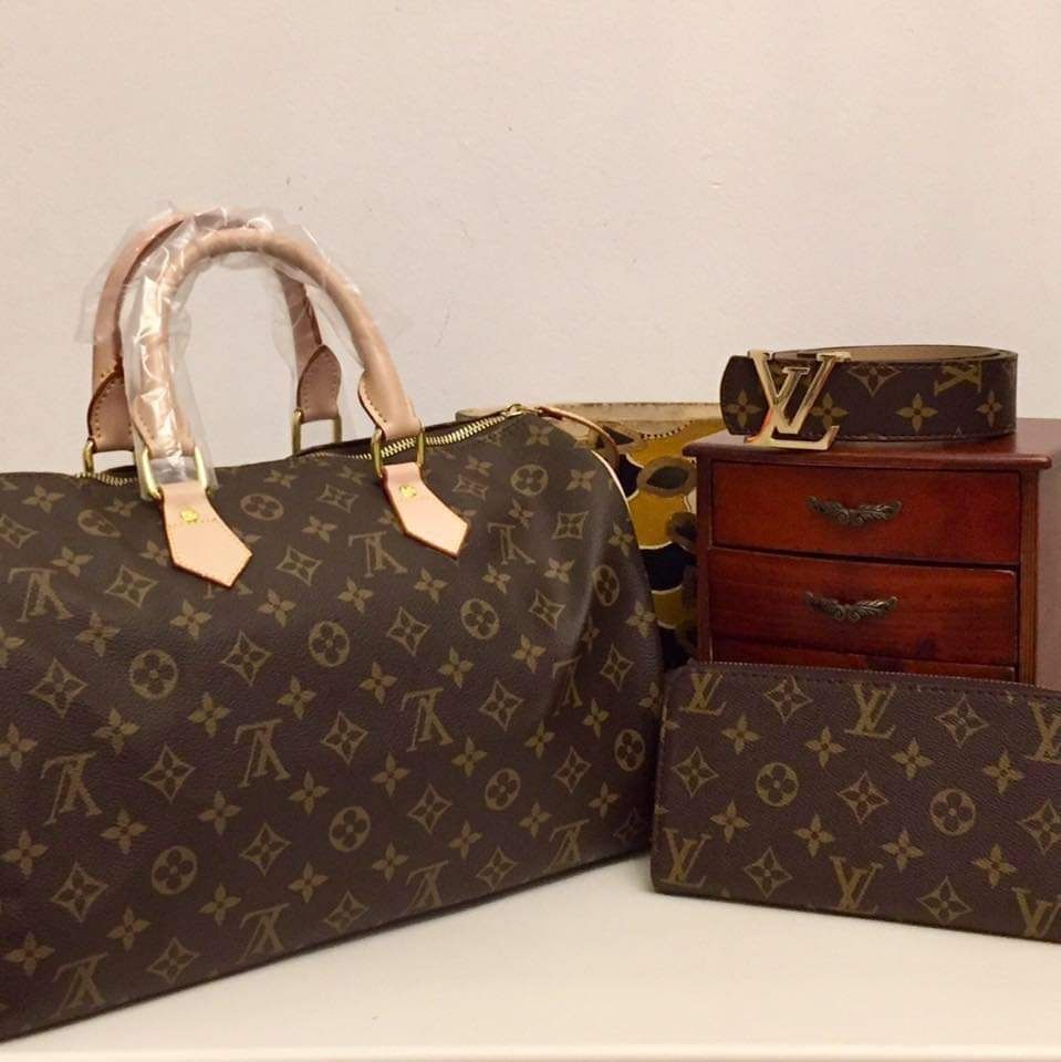 Set 3 articole Louis Vuitton, curea+geanta-portofel,saculet, eticheta