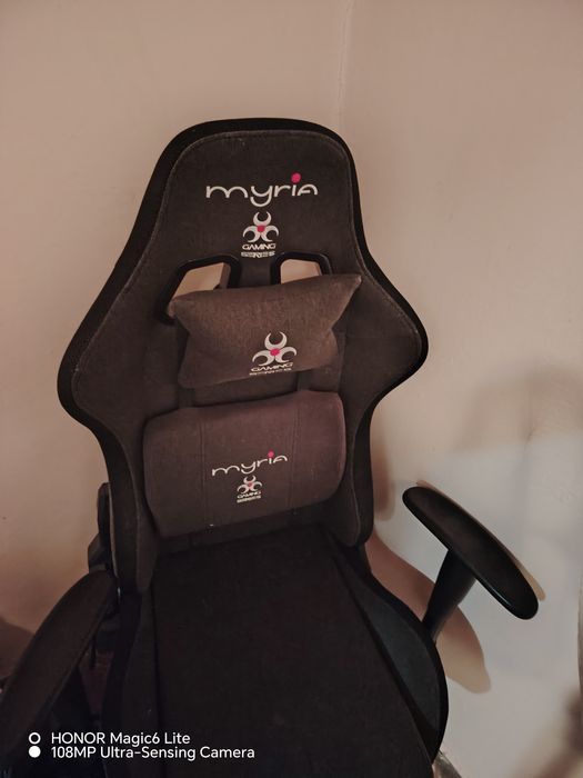 Scaun de gaming cu leduri