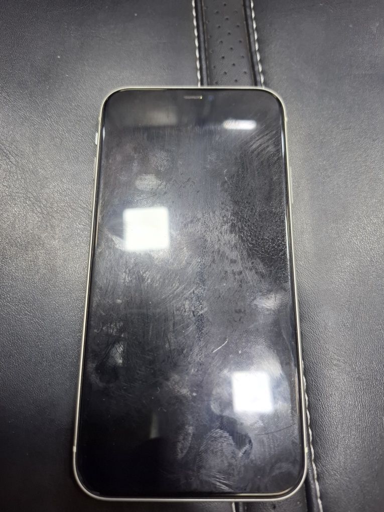 Iphone 11 sotiladi xotira 128gb yomkost 75