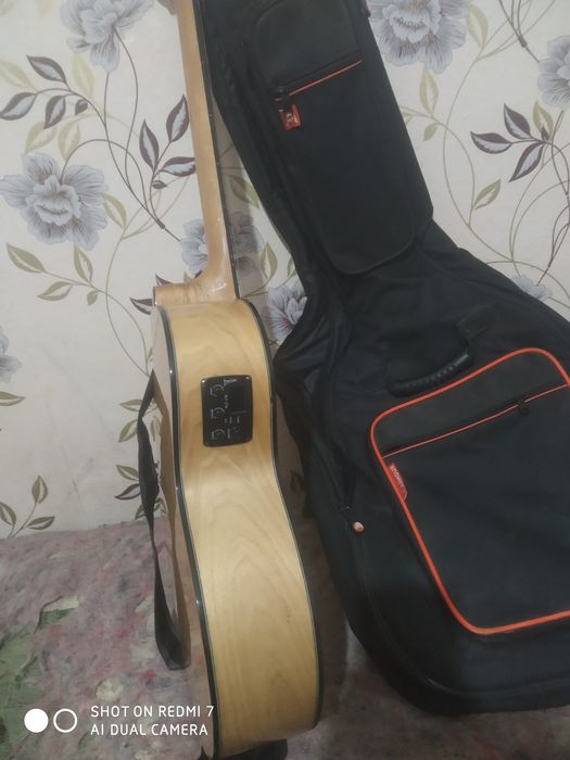 Gitara sotiladi Chehol kabeli bonus  qilib beraman