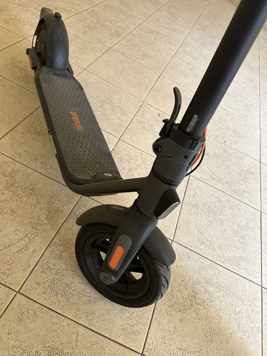 Електрическа тротинетка Segway Ninebot F2 Plus