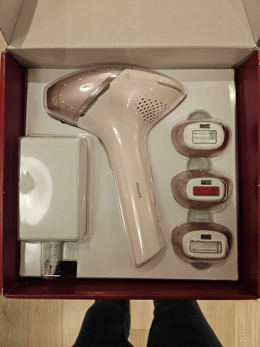 Фотоепилатор Philips Lumea 9000, BRI958