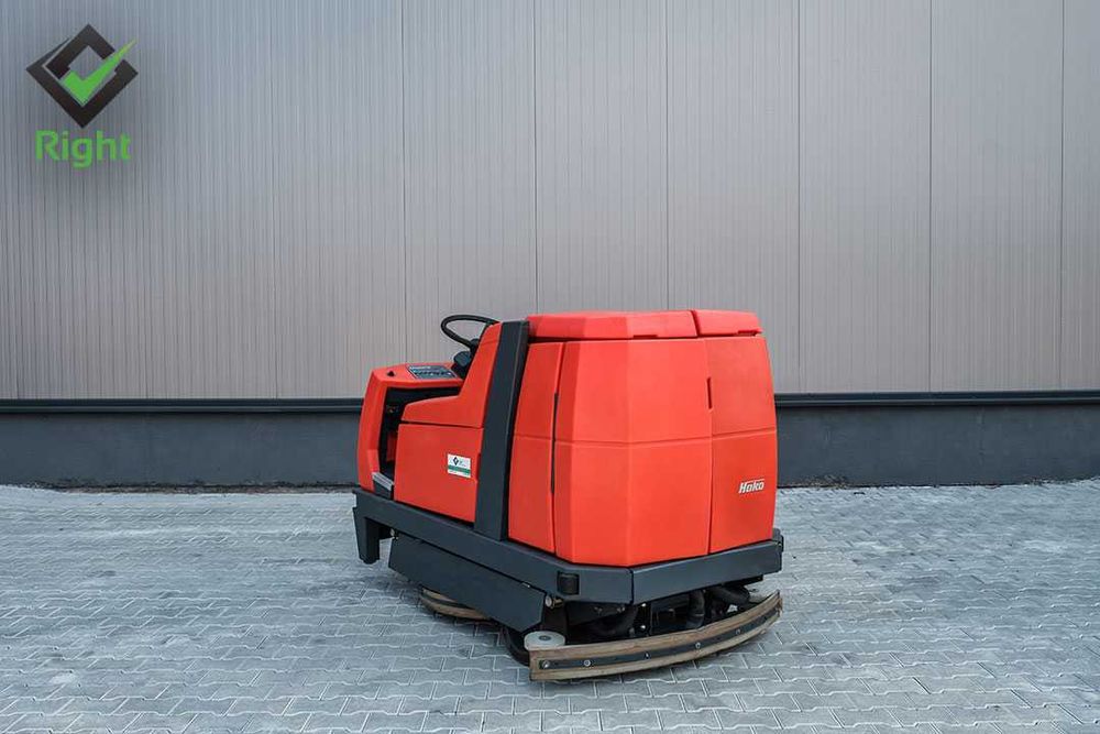 Машина за почистване на под Hако B 1100 / ЛИЗИНГ