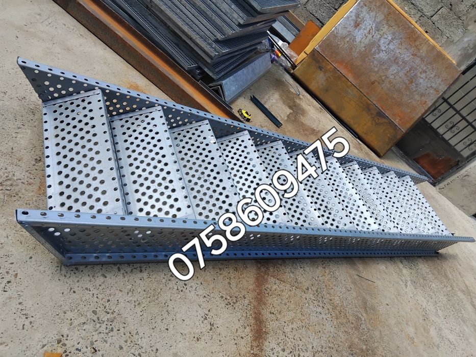 Scări zincate 85x27