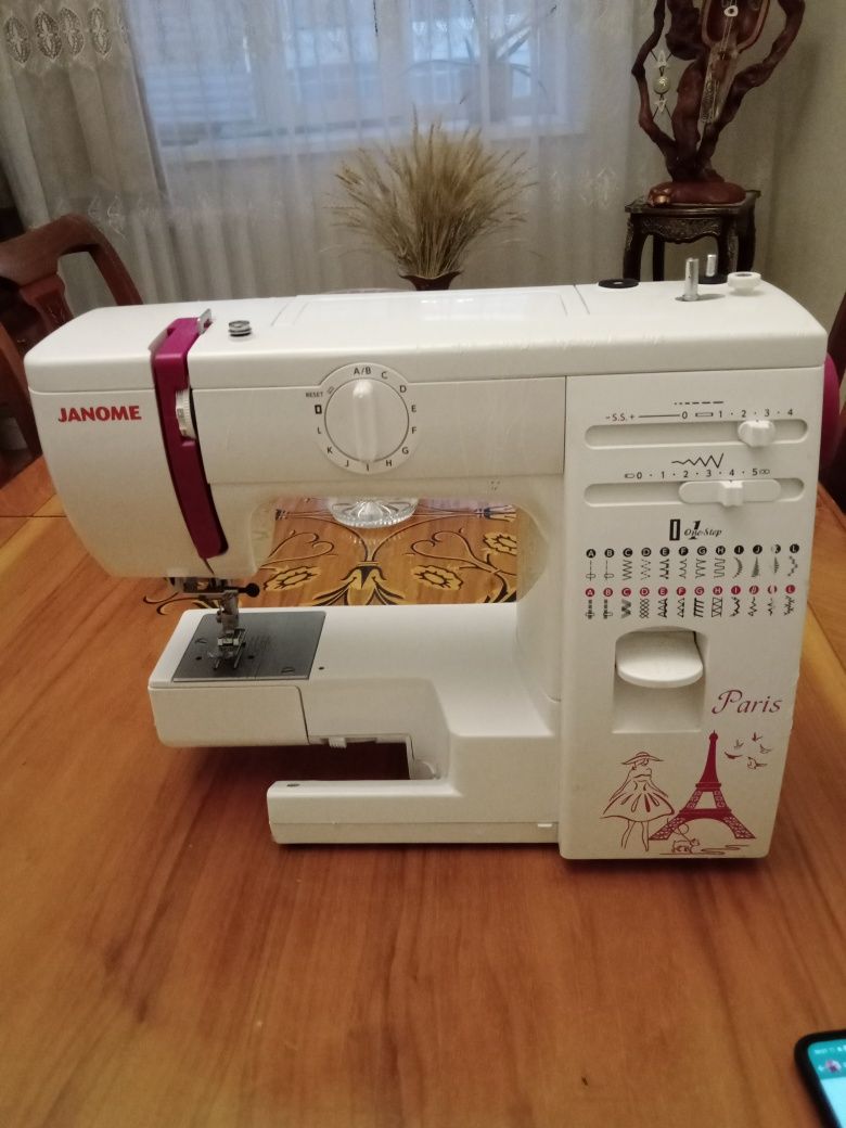 Машинка швейная Janome