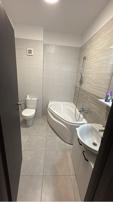 Inchiriez apartament tip studio 41 mp