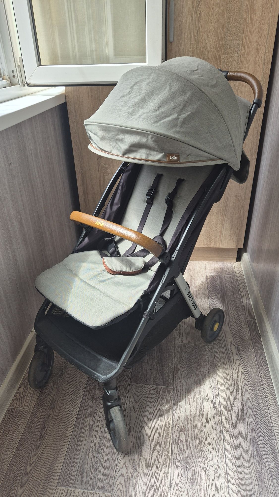 Продам коляску детскую Joie Pact Max