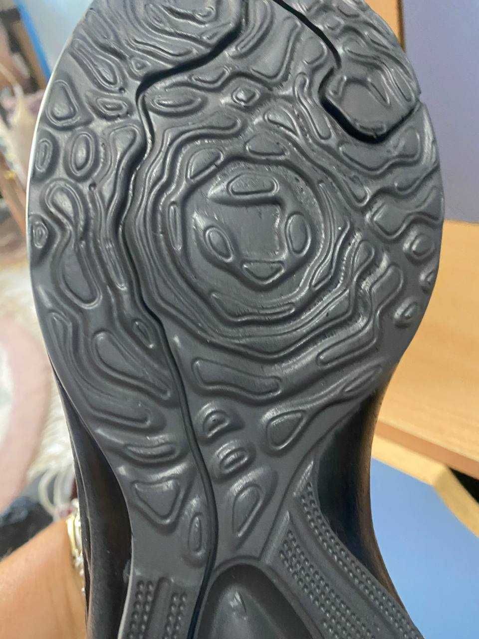 кроссовки NIKE размер 38