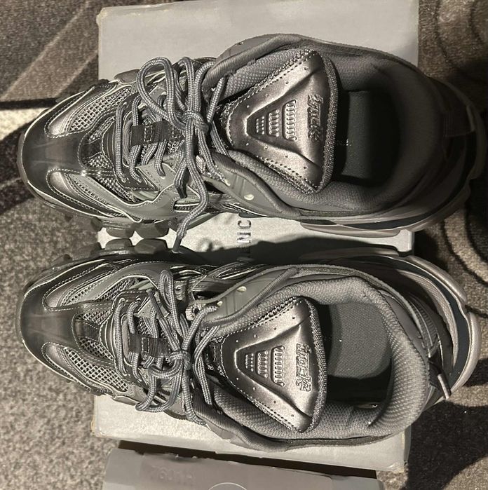 Продавам balenciaga track 2 grey