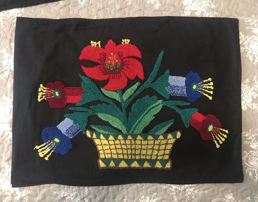 Арт калъфка ръчно везана