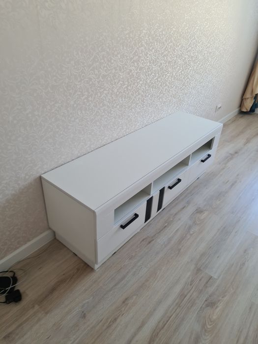 Продам тумбу под телевизор