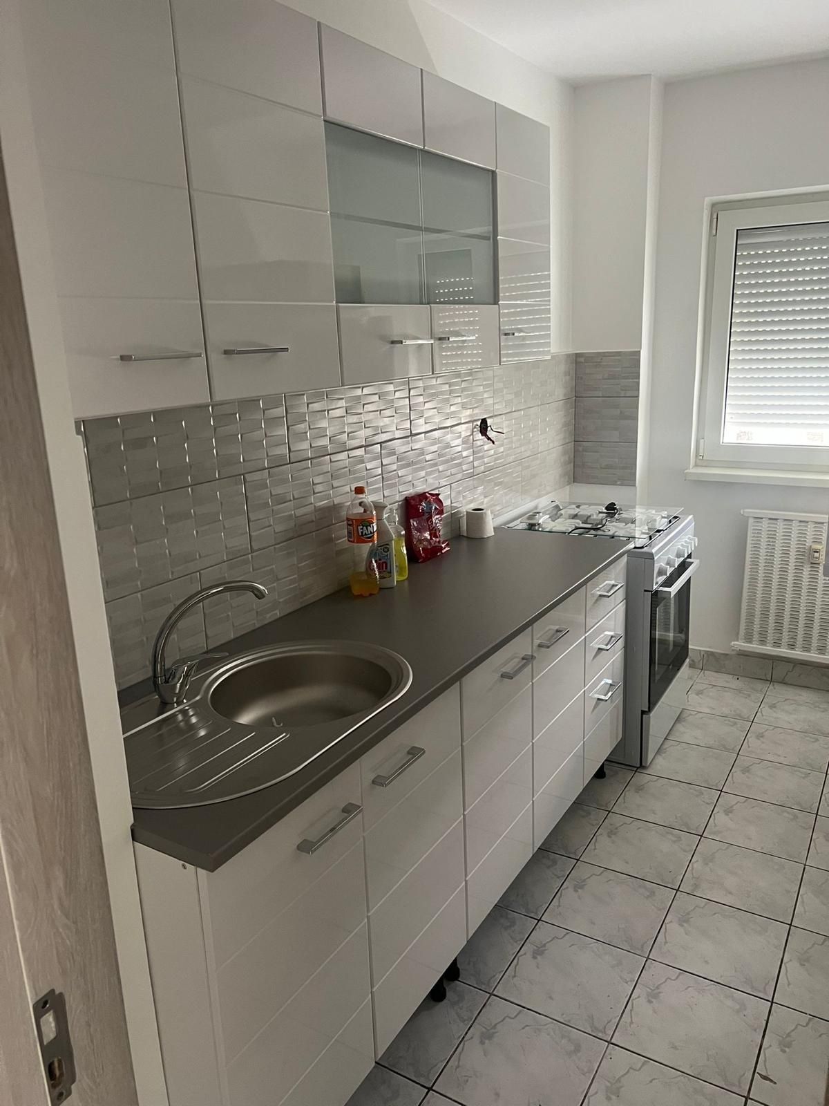 Vând apartament 2 camere, aleea Buhuși 3,59mp,1979,renovat total