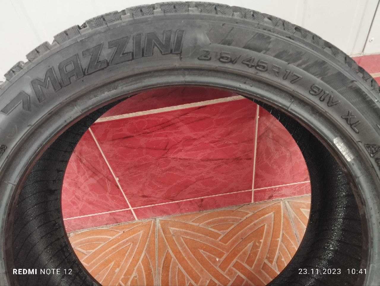Зимние шины 215/45R17 Mazzini