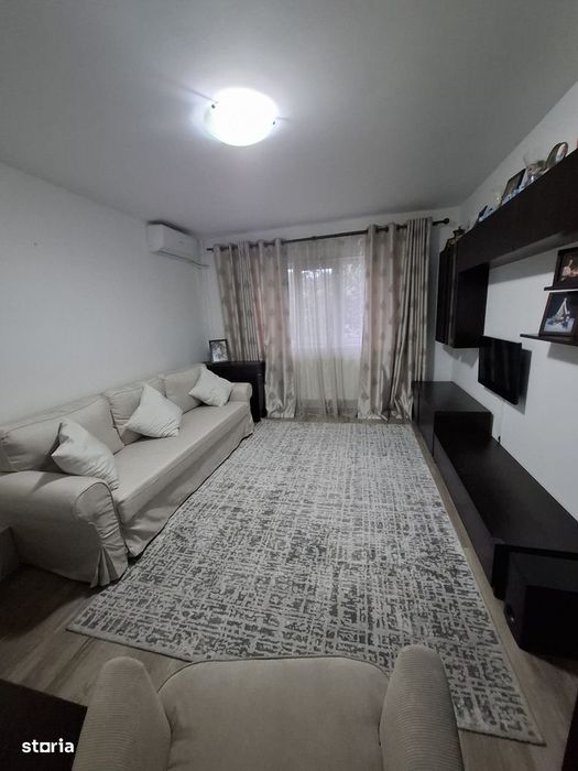 Proprietar, vând apartament cu 3 camere, decomandat, în zona Tomis 3