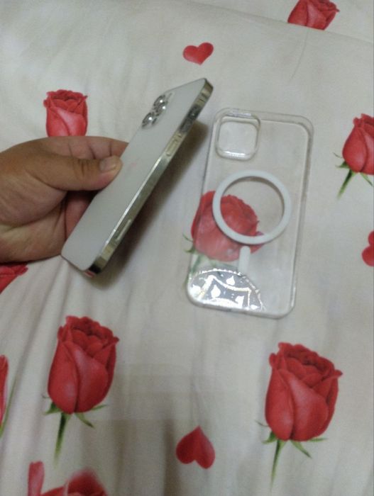 Iphone 12 pro 128Gb xotora ideal holatda qirilmagan radnoy 370$