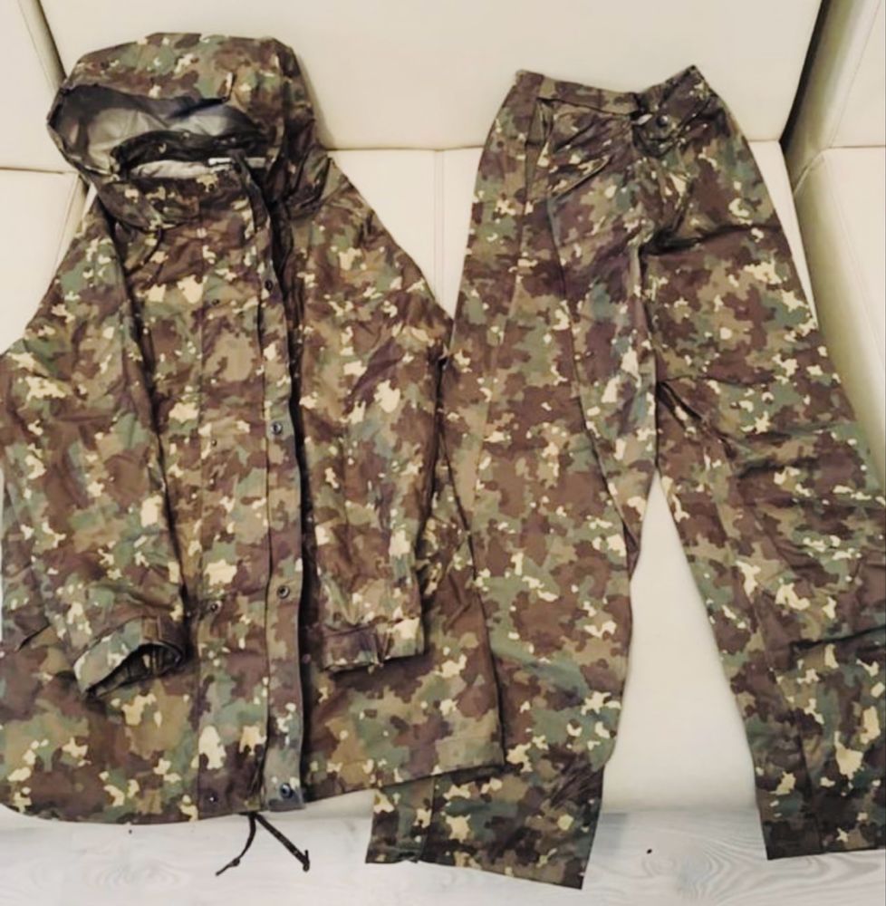 Ținută militară combat diferite materiale