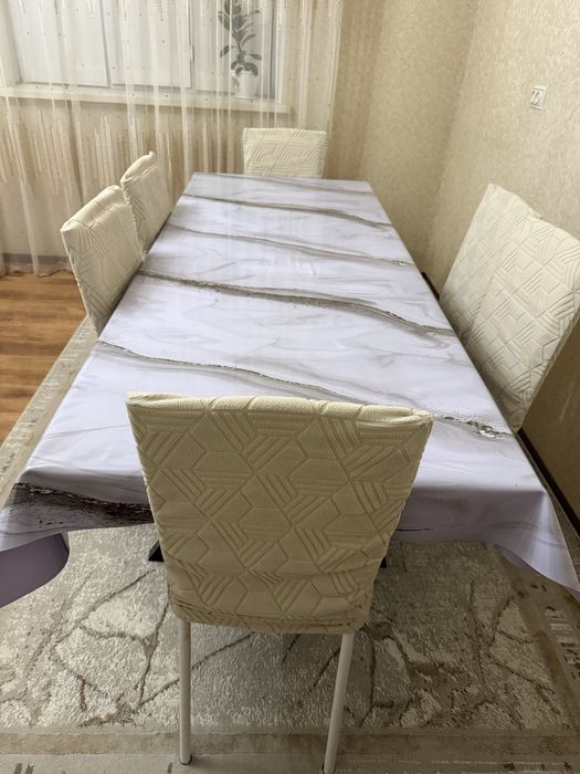 Продам обеденный стол и 10- ти стульями.