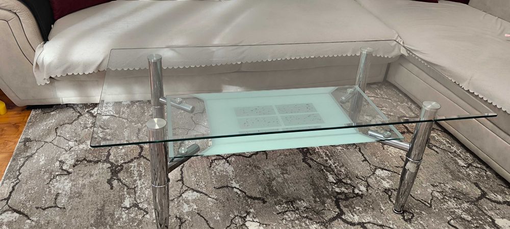 Стъклена холна маса