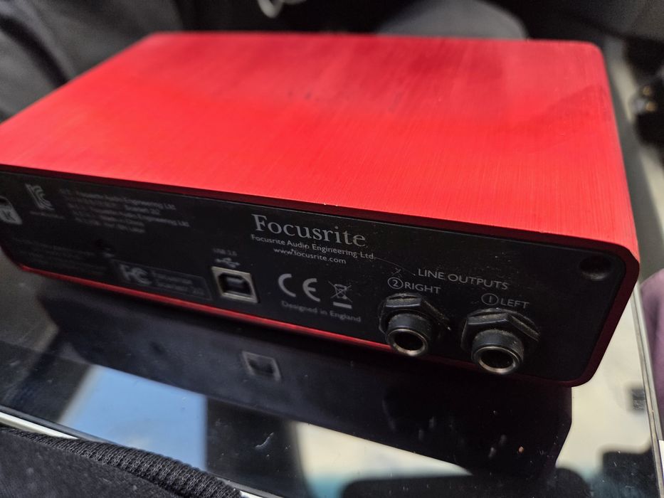 Външна звукова карта focusrite 2i2